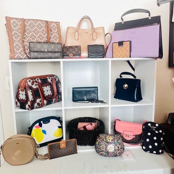 I'M LIVE!!! Please like this listing to be informed that I am live! Thank you! - Picture 4 of 6